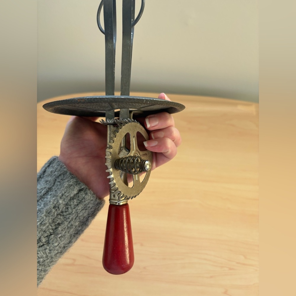 2 antique/vintage cookware, Stovetop Toaster & Red Handled Egg Beater/Hand Mixer - Picture 7 of 11